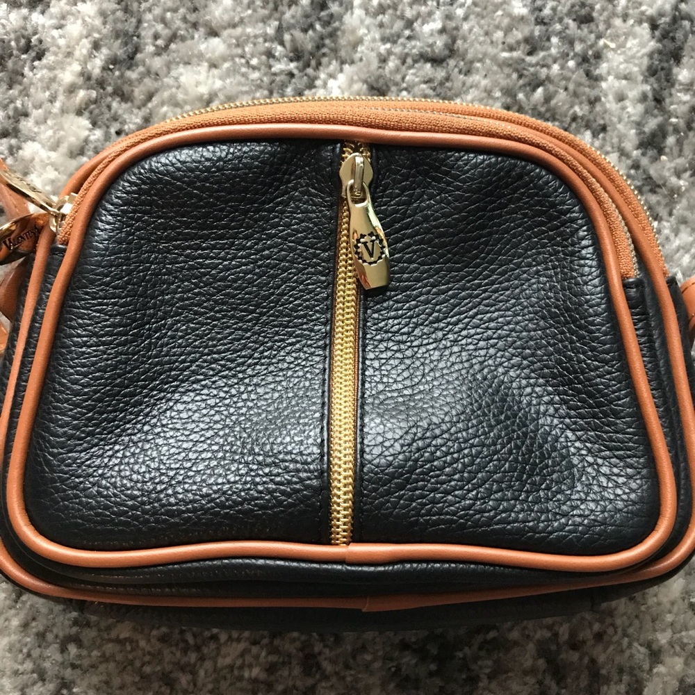 Valtentina Black leather crossbody